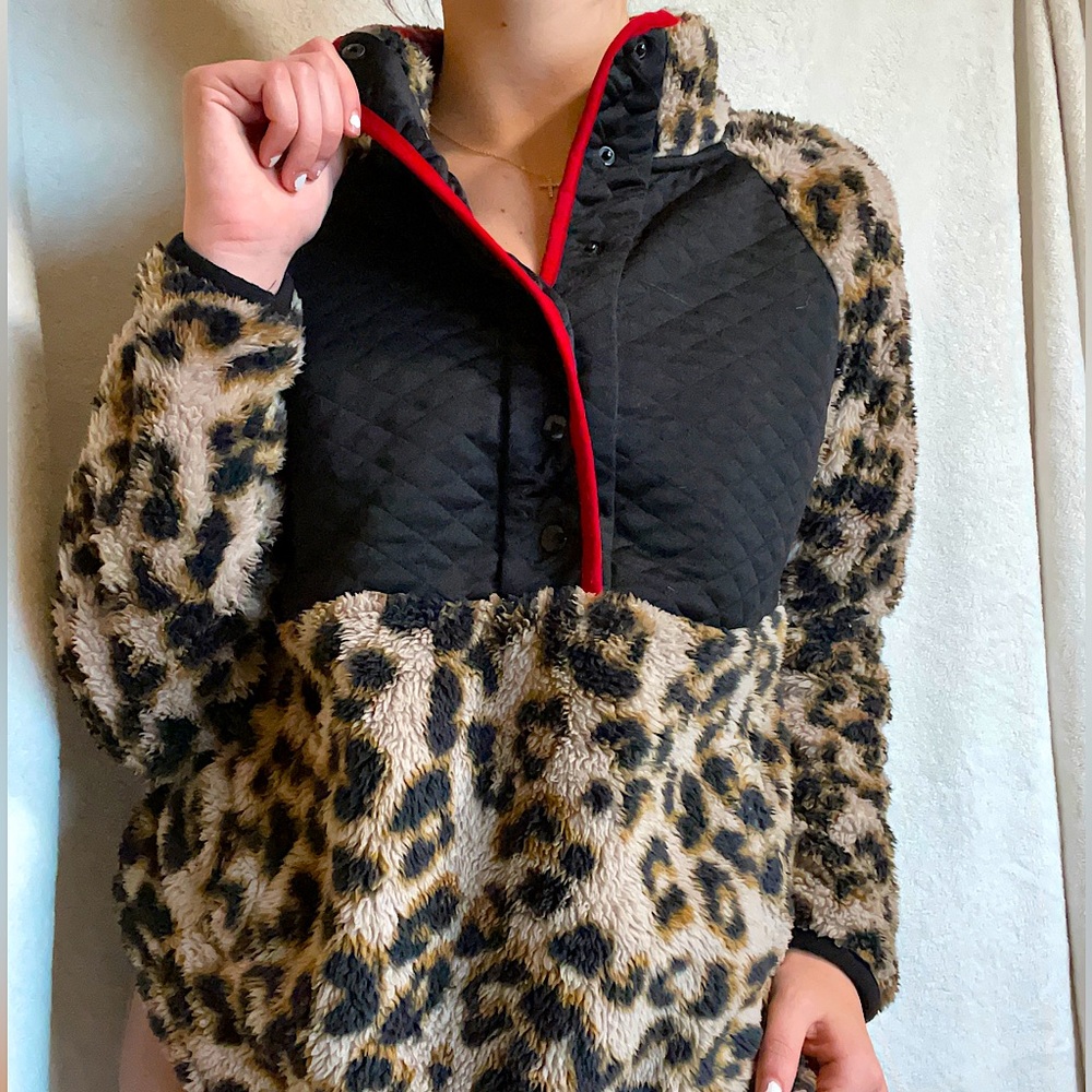 Leopard print pullover